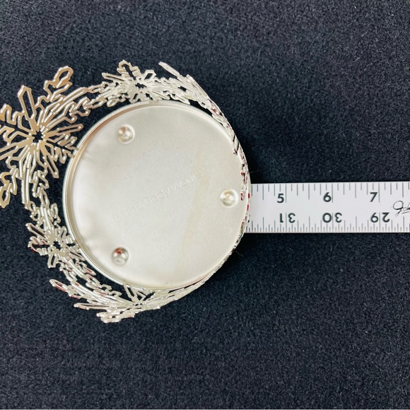 Bath & Body Works BBW 3-Wick Jar Metal Candle Holder Sleeve - Snowflakes - Picture 10 of 13